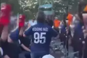 Val-d'Oise : une maire célèbre le PSG avec un maillot floqué Redoine Faïd