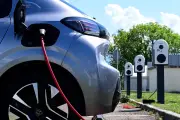 Voitures électriques : le contexte géopolitique booste les ventes en France