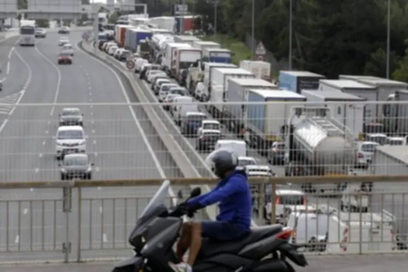A8 : « On se sent pris au piège », le calvaire quotidien des usagers