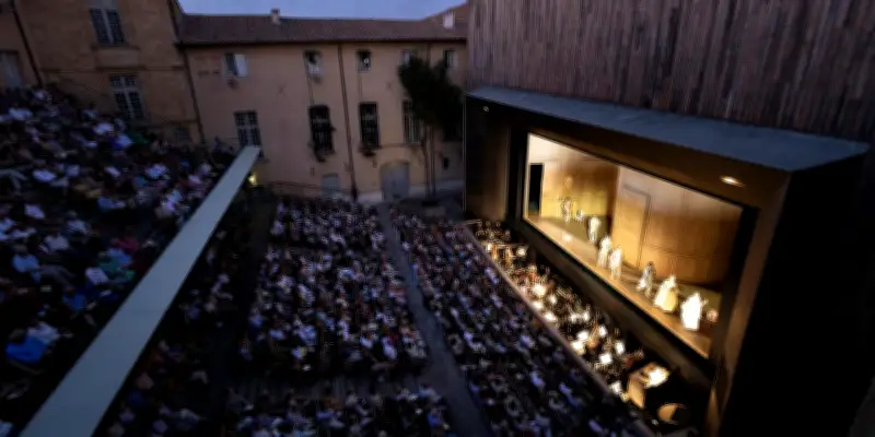 À Aix-en-Provence, l'opéra en plein air face à la chaleur et aux problèmes de son