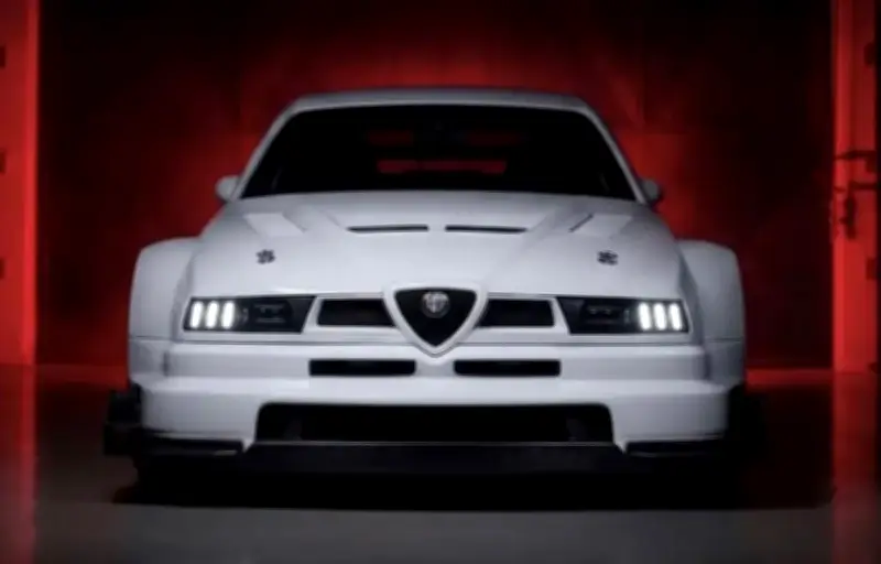 Alfa Romeo 155 V6 TI restomod en carbone : 750 ch et DRS pour 500 000 €