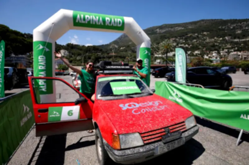 Alpina Raid 2026 : arrivée à Menton après 800 km en Peugeot 205