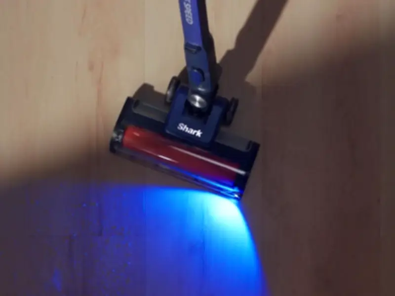 Aspirateur balai Shark à 10% de réduction : il détecte la poussière