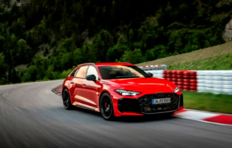 Audi RS5 2025 : 639 ch, hybride et 2 000 Nm au train arrière