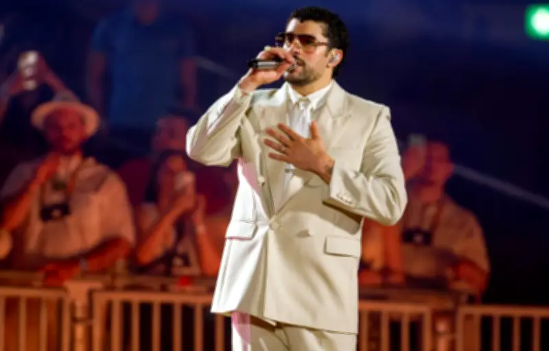 Bad Bunny enflamme Paris : un show total à la Plenitude Arena