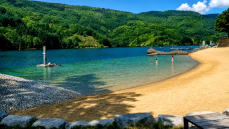 Baignade en Lozère : eau excellente mais vigilance cyanobactéries