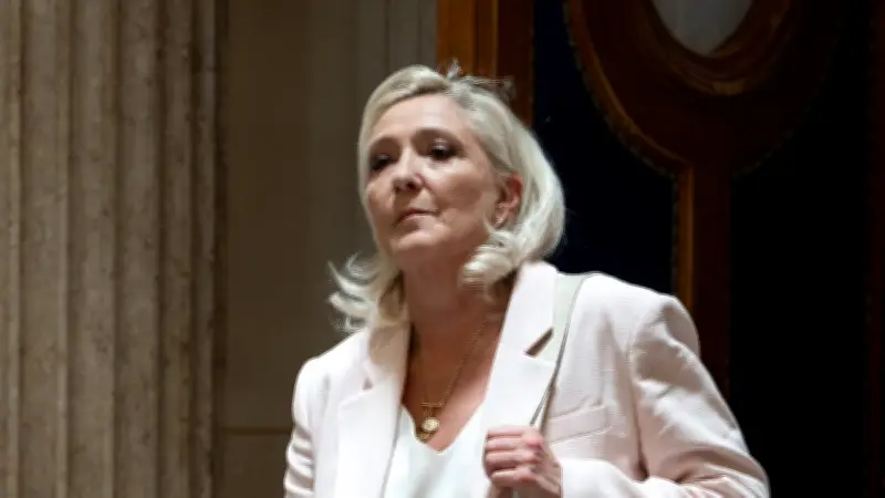 Bracelet électronique : ce que la condamnation de Marine Le Pen implique vraiment