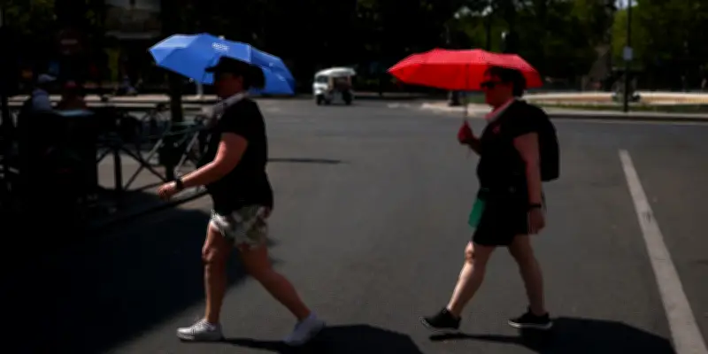 Canicule : 16 départements en orange, chaleur gagne le nord mardi