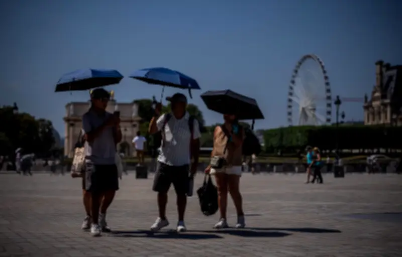 Canicule : 61 départements en orange, une troisième vague en six semaines