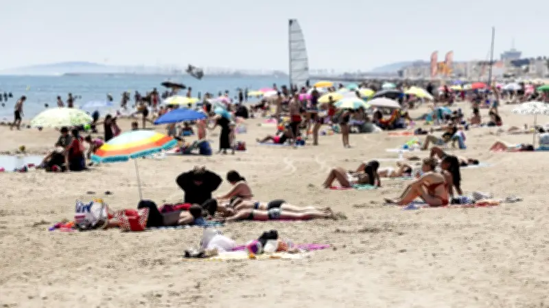 Canicule : 67 départements en orange, jusqu'à 42°C attendus