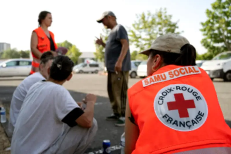 Canicule : associations mobilisées pour les sans-abri à Paris