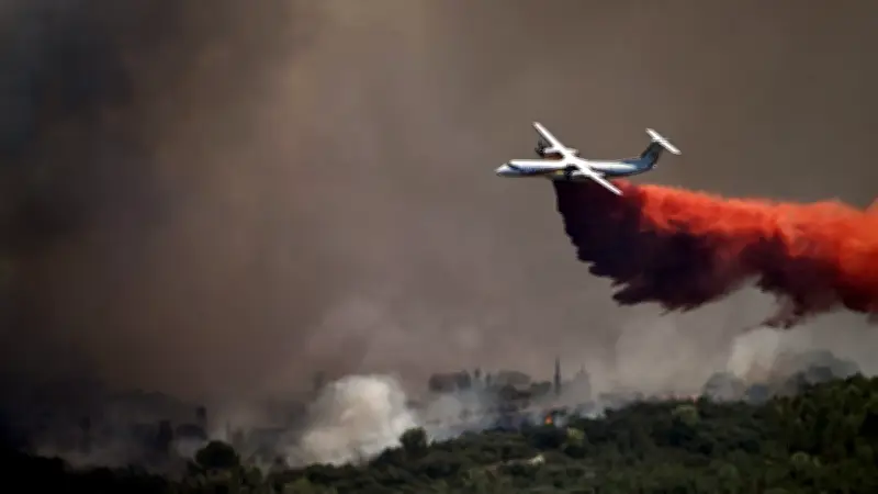 Canicule et incendies : 67 départements en orange, risque très élevé dans le Sud