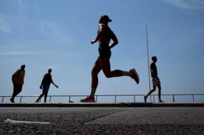 Canicule à Nice : des joggeurs bravent la chaleur à la mi-journée
