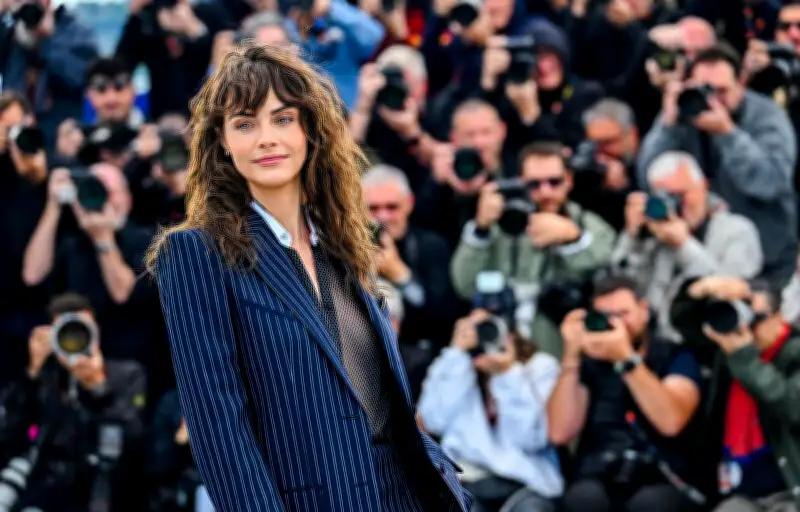 Cara Delevingne : overdose et sevrage, elle raconte sa descente aux enfers