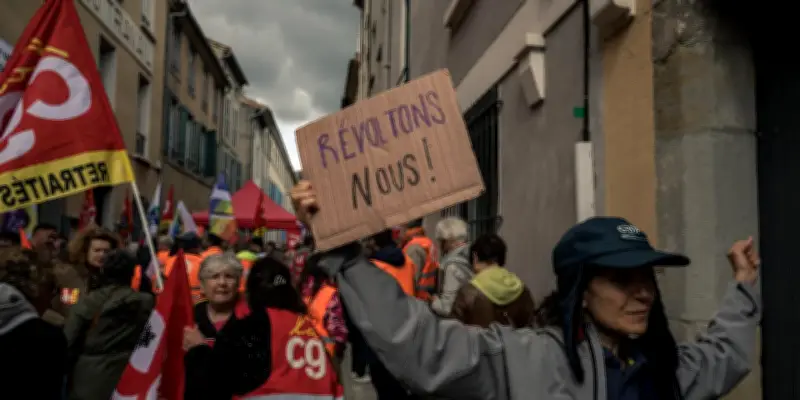 À Carcassonne, la contestation contre le maire RN Christophe Barthès se greffe sur le Tour de France