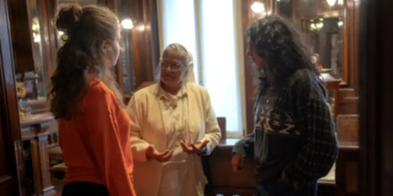 Chambre partagée dans un foyer catholique à Paris : sécurité et contraintes