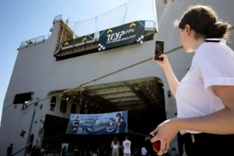 Course de drones sur un navire de la Marine à Toulon : une première mondiale