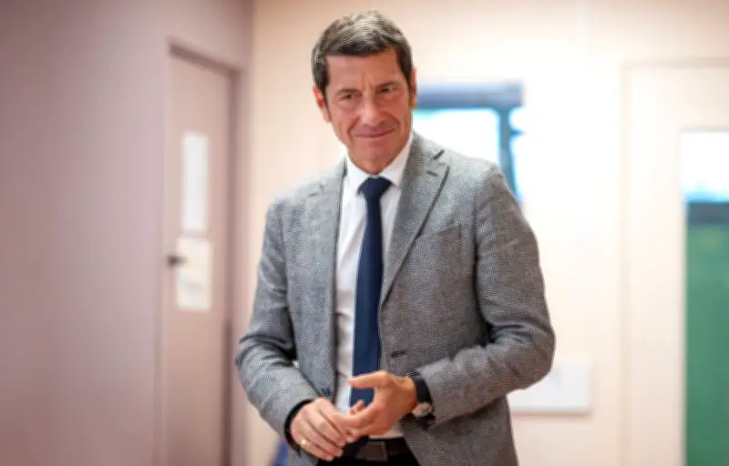 David Lisnard lance sa campagne pour 2027 en ciblant les héritiers du macronisme