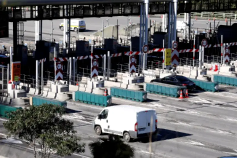 Excédé par les bouchons sur l'A8, il force la barrière de péage d'Antibes