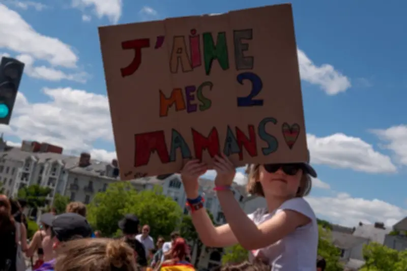 Familles homoparentales : l'Ined décrypte les évolutions de la famille française