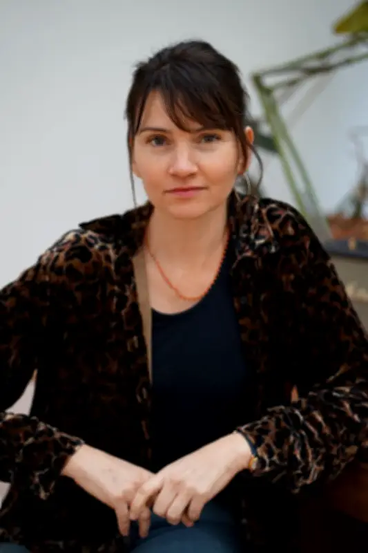 Festival d'Avignon : Tiphaine Raffier, un théâtre vibrant au cœur du présent