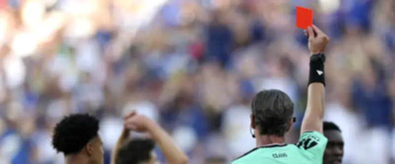 Fifa défend l'arbitre Claus critiqué par Trump pour exclusion
