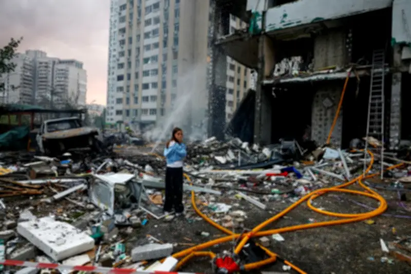 Frappes russes à Kyiv : au moins 10 morts et 35 blessés