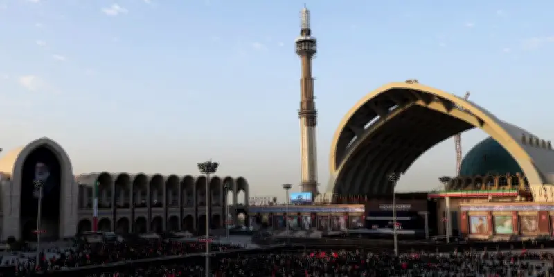 Funérailles d'Ali Khamenei : des milliers de fidèles à Téhéran