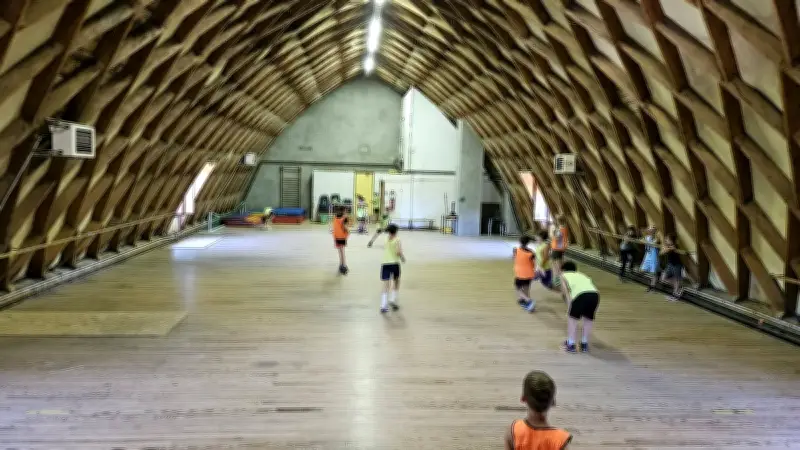 Futsal : les élèves de Marie-Rivier battent leur directeur 15-11