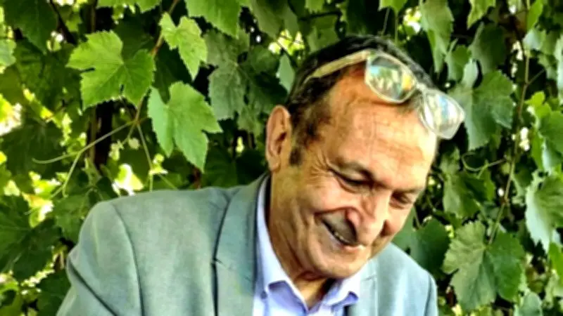 Henri Gas dédicace son roman "Les Vendanges de l'espoir" à Bibliocers