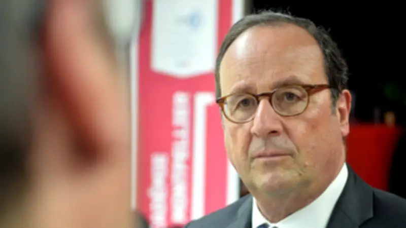 Hollande raconte son face-à-face avec l'horreur des attentats de 2015