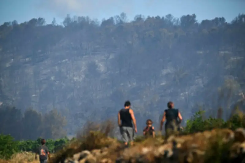 Incendies dans l’Aude : une journée de lutte acharnée, la fumée donne la nausée