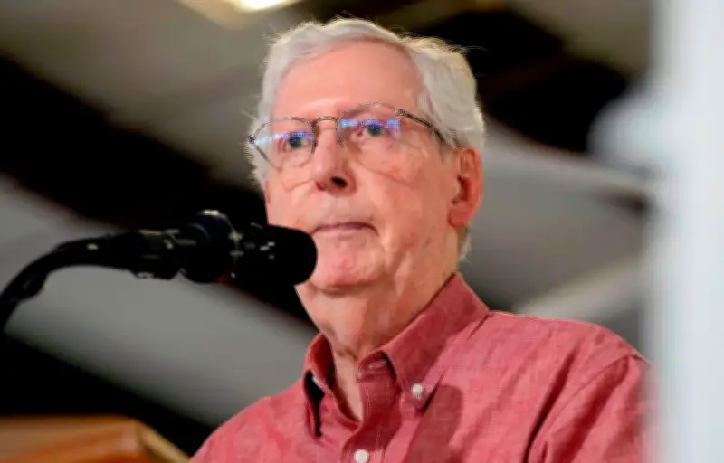 Inquiétudes persistantes sur l'état de santé de Mitch McConnell après son hospitalisation