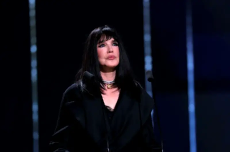 Isabelle Adjani et Galia Salimo au jury de Drag Race France 4