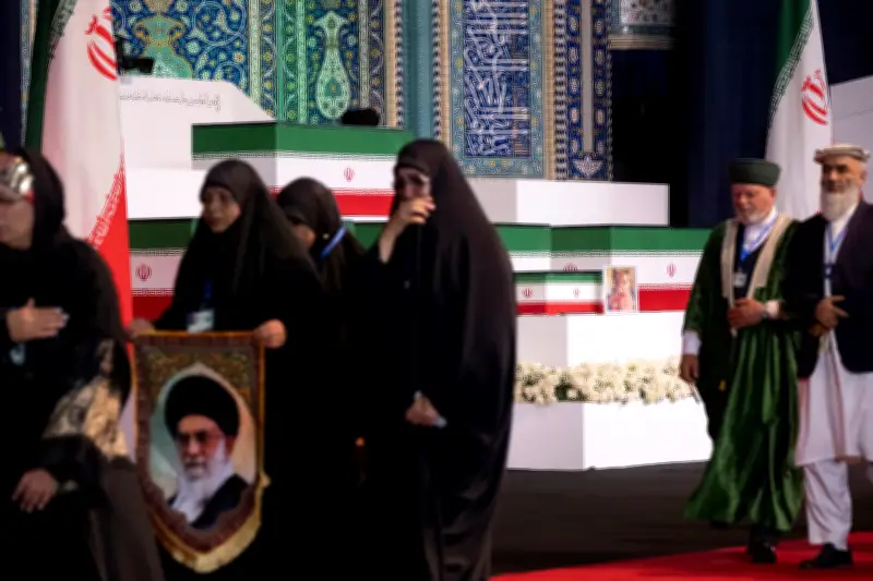 Khamenei martyr fabriqué : le message politique des funérailles en Iran