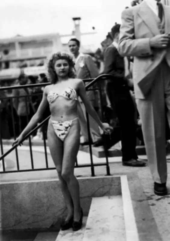 Le bikini, ce maillot de bain mini, souffle ses 80 bougies
