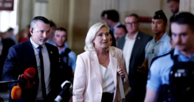 Le Pen condamnée mais candidate : l'étranger s'inquiète