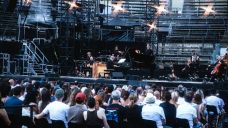 Ludovico Einaudi aux arènes de Nîmes : puissance et délicatesse