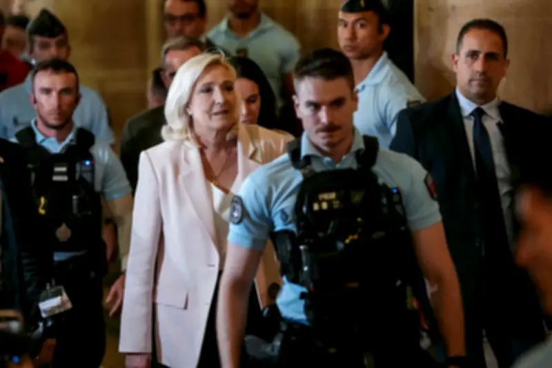 Marine Le Pen : bracelet électronique et campagne présidentielle, le dilemme