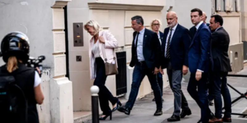 Marine Le Pen condamnée mais candidate : ses adversaires optent pour l'accusation morale