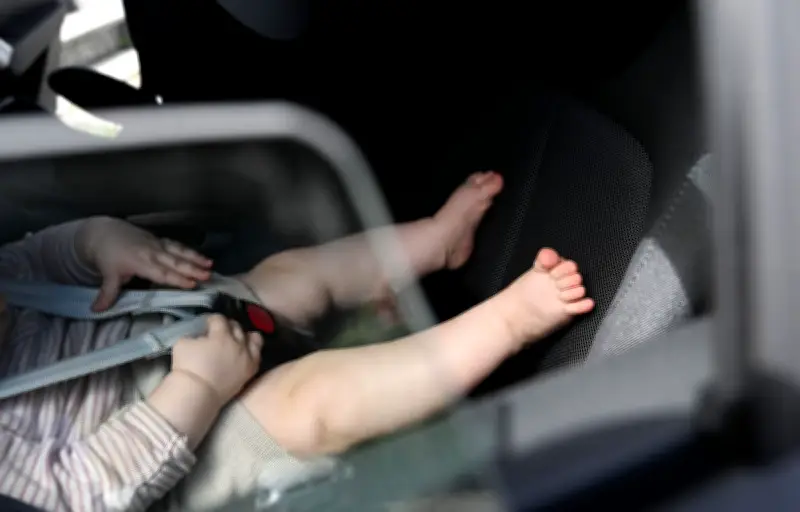 Marseille : le syndrome du bébé oublié en voiture inquiète le SAMU