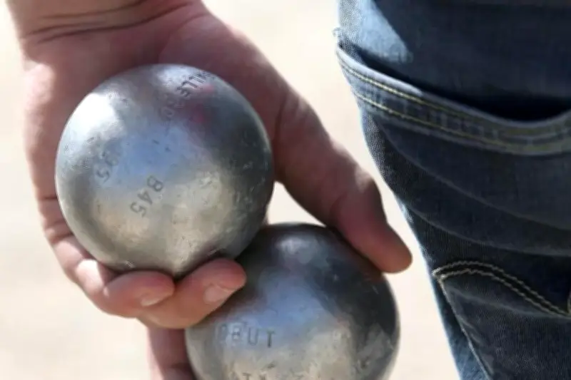 Match de pétanque truqué : 140 000 € saisis, les stars jugées en 2027