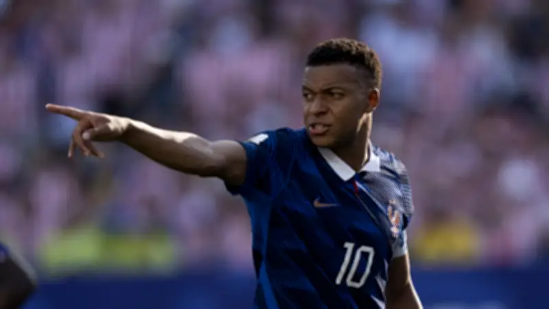Mbappé qualifie une sénatrice paraguayenne de "méprisable" après des propos racistes