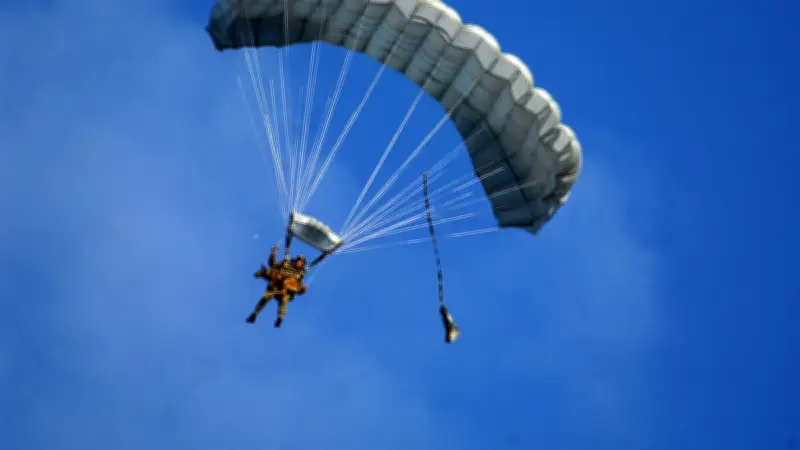 Militaire de 24 ans meurt lors d'un entraînement de parachutisme dans le Gers