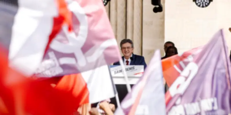 Mélenchon défend ses écorégions pour séduire les écologistes
