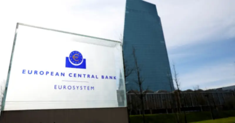 Monnaie publique et privée : une distinction invisible au quotidien