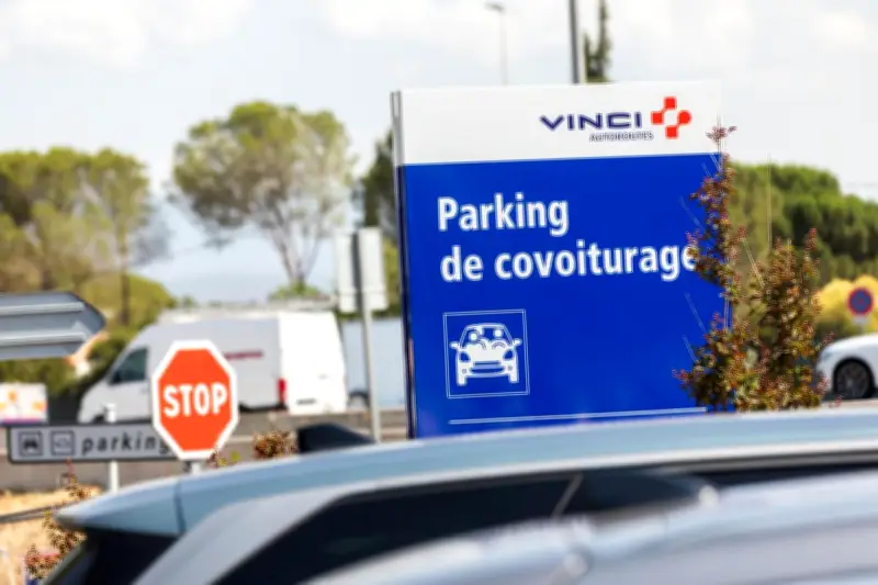 Nouveau parking covoiturage de 52 places au péage de l'A8 au Muy