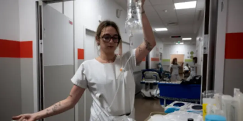 Nouvelle vague de chaleur : l'hôpital sous haute vigilance pour les congés des soignants