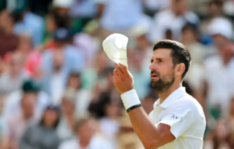 Novak Djokovic dépasse Federer en victoires à Wimbledon
