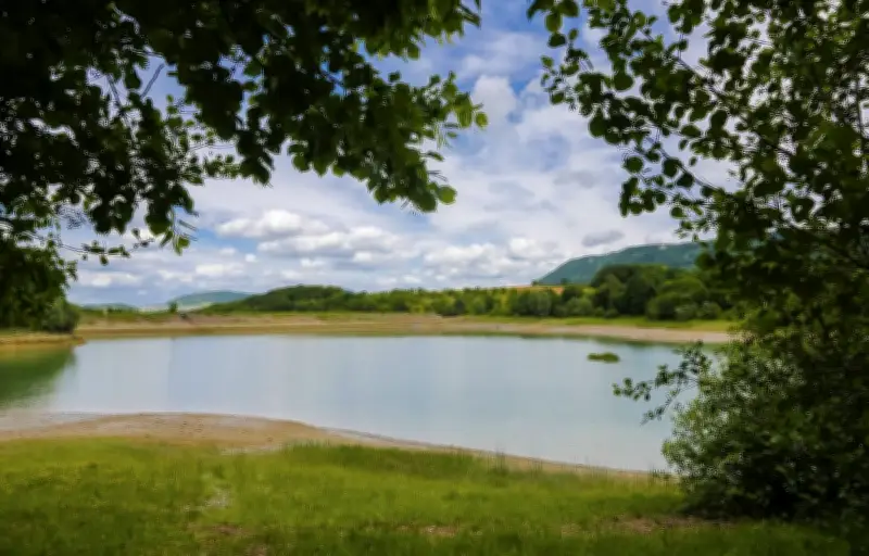 Noyade au lac de Clairvaux-les-Lacs : un homme disparu, recherches en cours